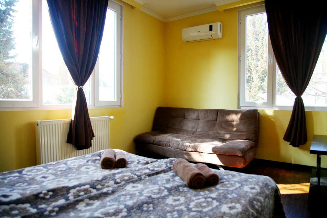 Guesthouse Different Tiflis Dış mekan fotoğraf